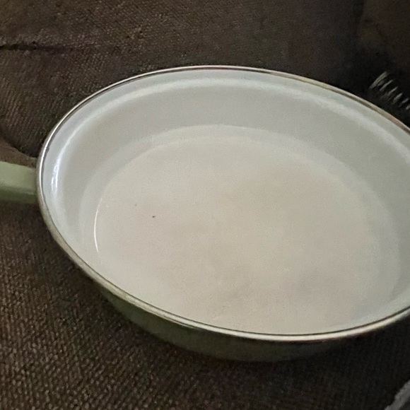 Vintage avacdo Olive Green Enamelware Fry Pan with Black Trim, White Interior - Picture 11 of 16